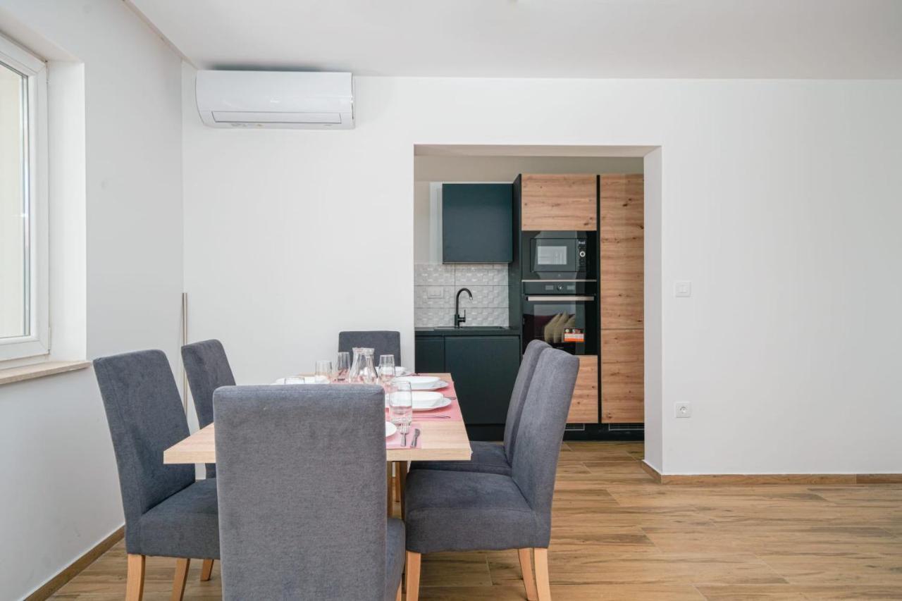 Pina Tourist Apartments Vodice Ngoại thất bức ảnh